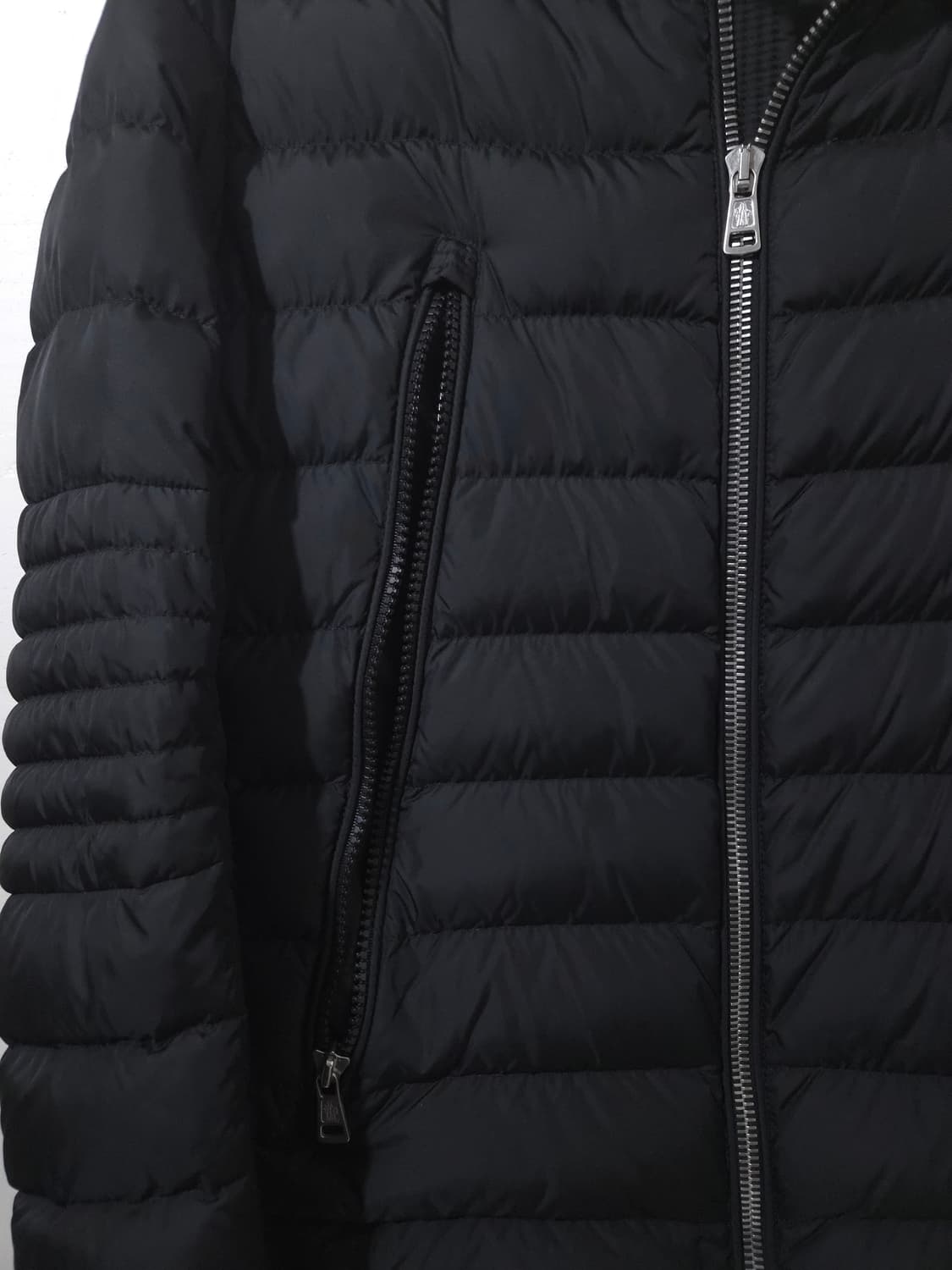 [새상품급] 몽클레어 아미오트 쇼트 다운 패딩 3Size 상품이미지5