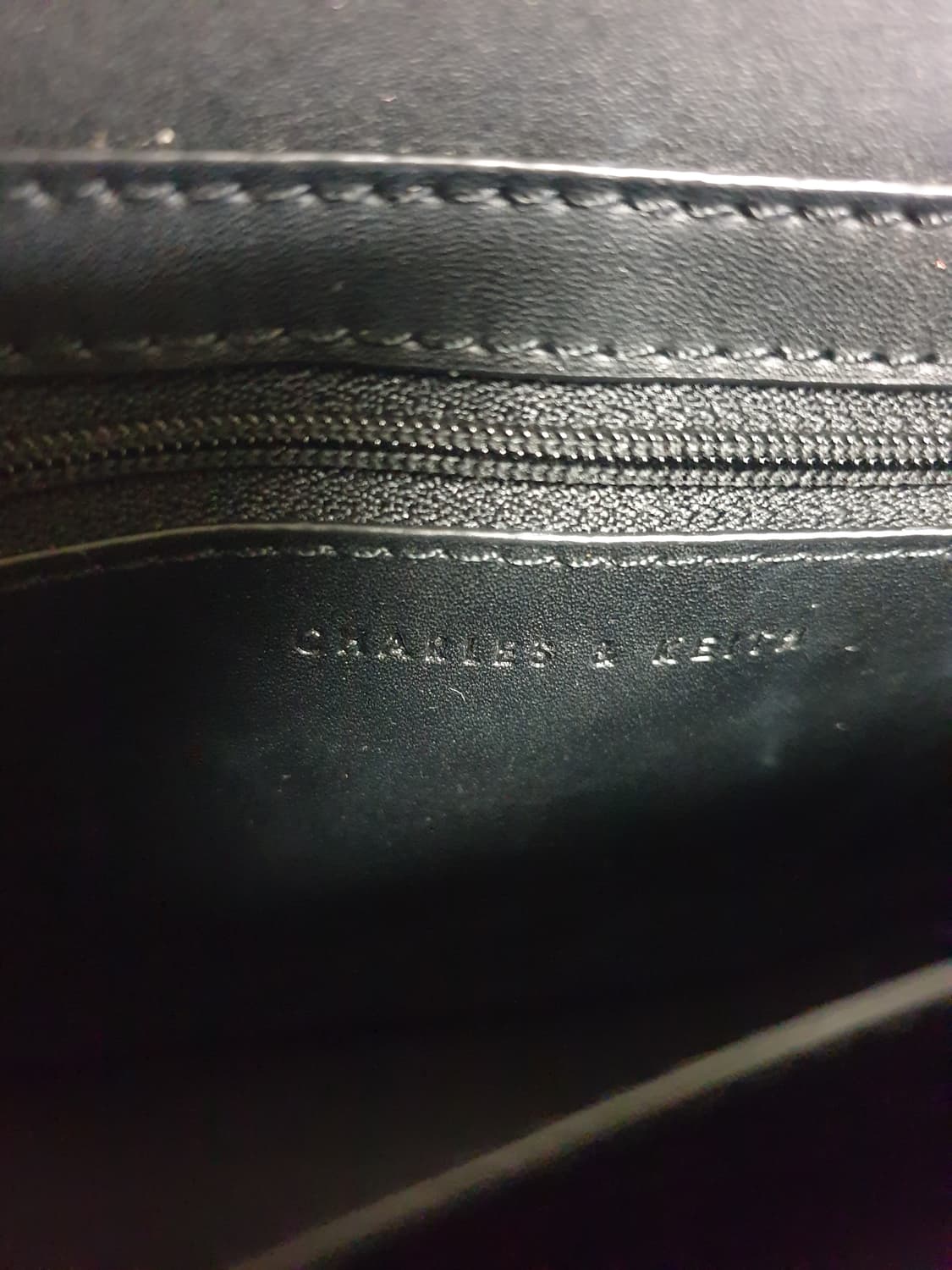 (단종매물) 찰스앤키스 레더 체인토트 크로스백 블랙 상품이미지4