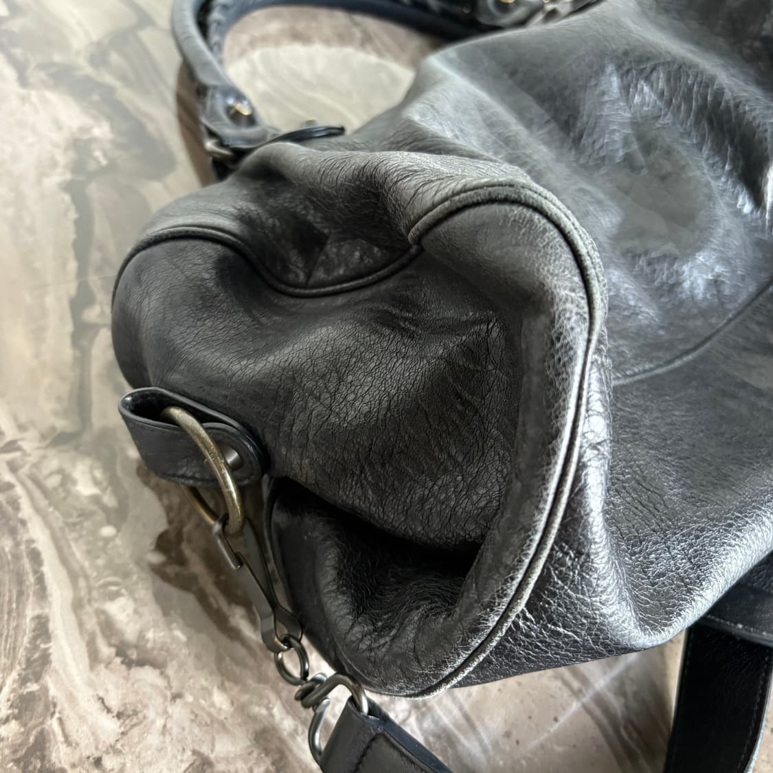 발렌시아가 클래식 퍼스트 모터백 블랙 상품이미지3