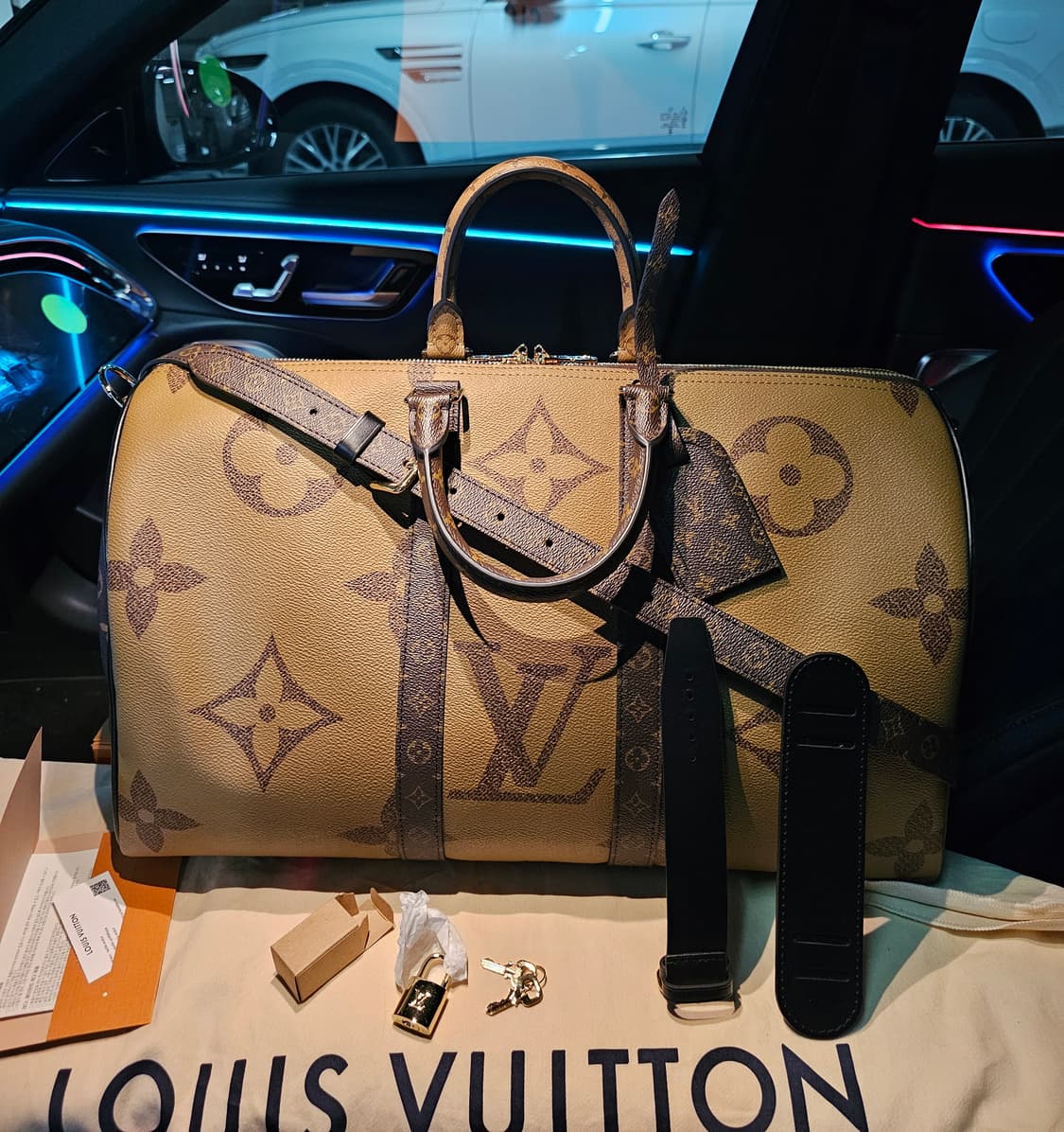 루이비통 리버스 자이언트 모노그램 키폴45 25Fw (새상품) 상품이미지2