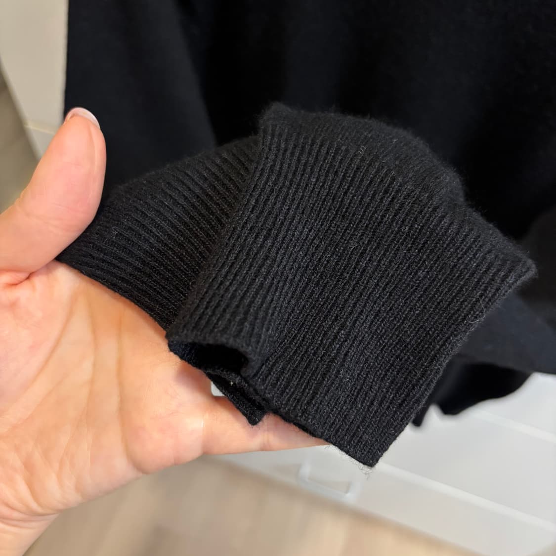 일본제 블랙 라운드 캐시미어 100% 긴팔 니트 상품이미지4