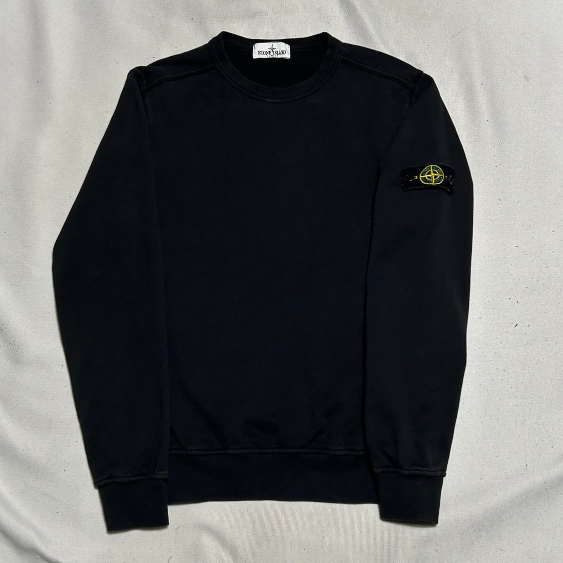 12 스톤아일랜드 블랙 롱슬리브 상품이미지2