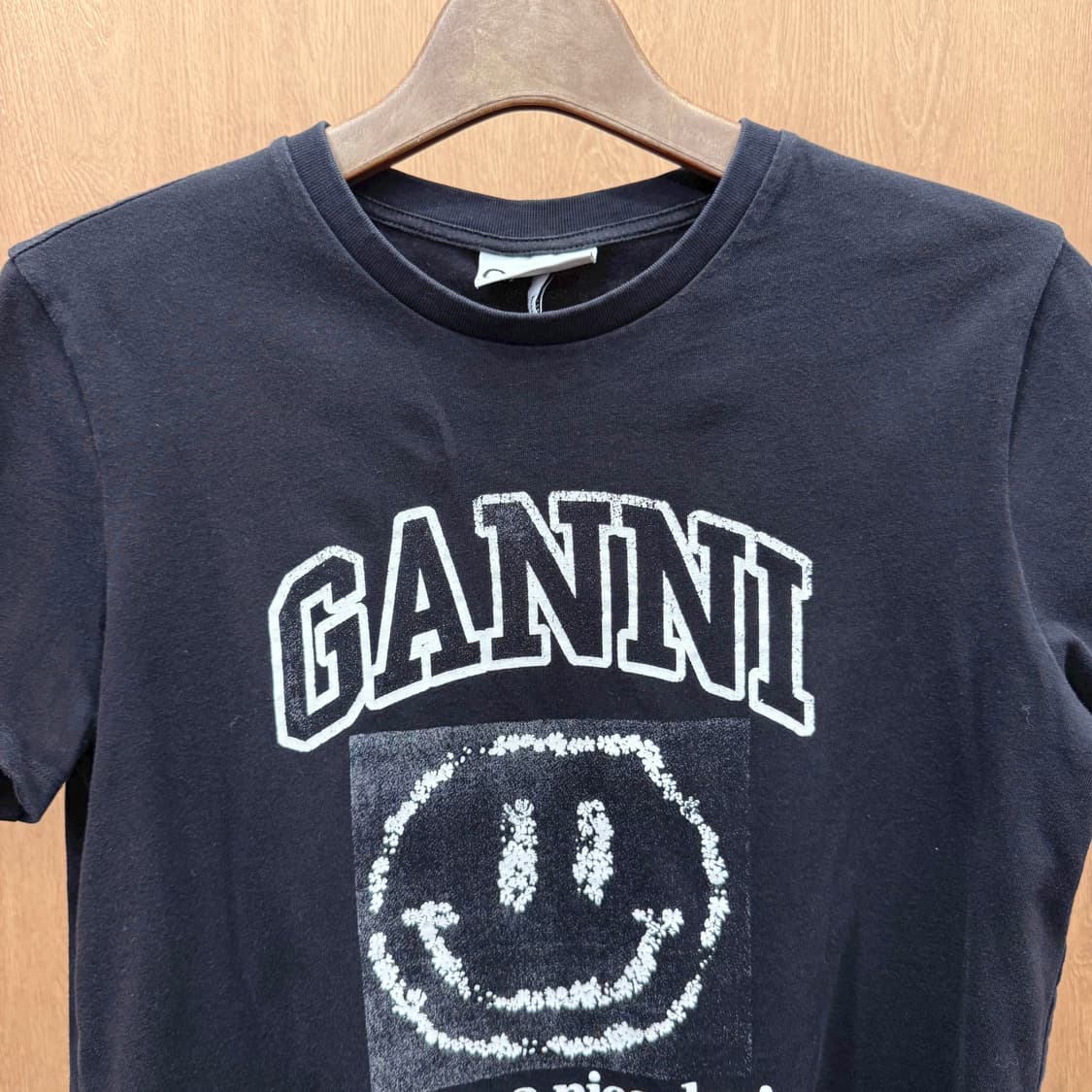 가니 스마일 그래픽 반팔 티셔츠 프린팅 레터링 디테일 블랙 상품이미지4