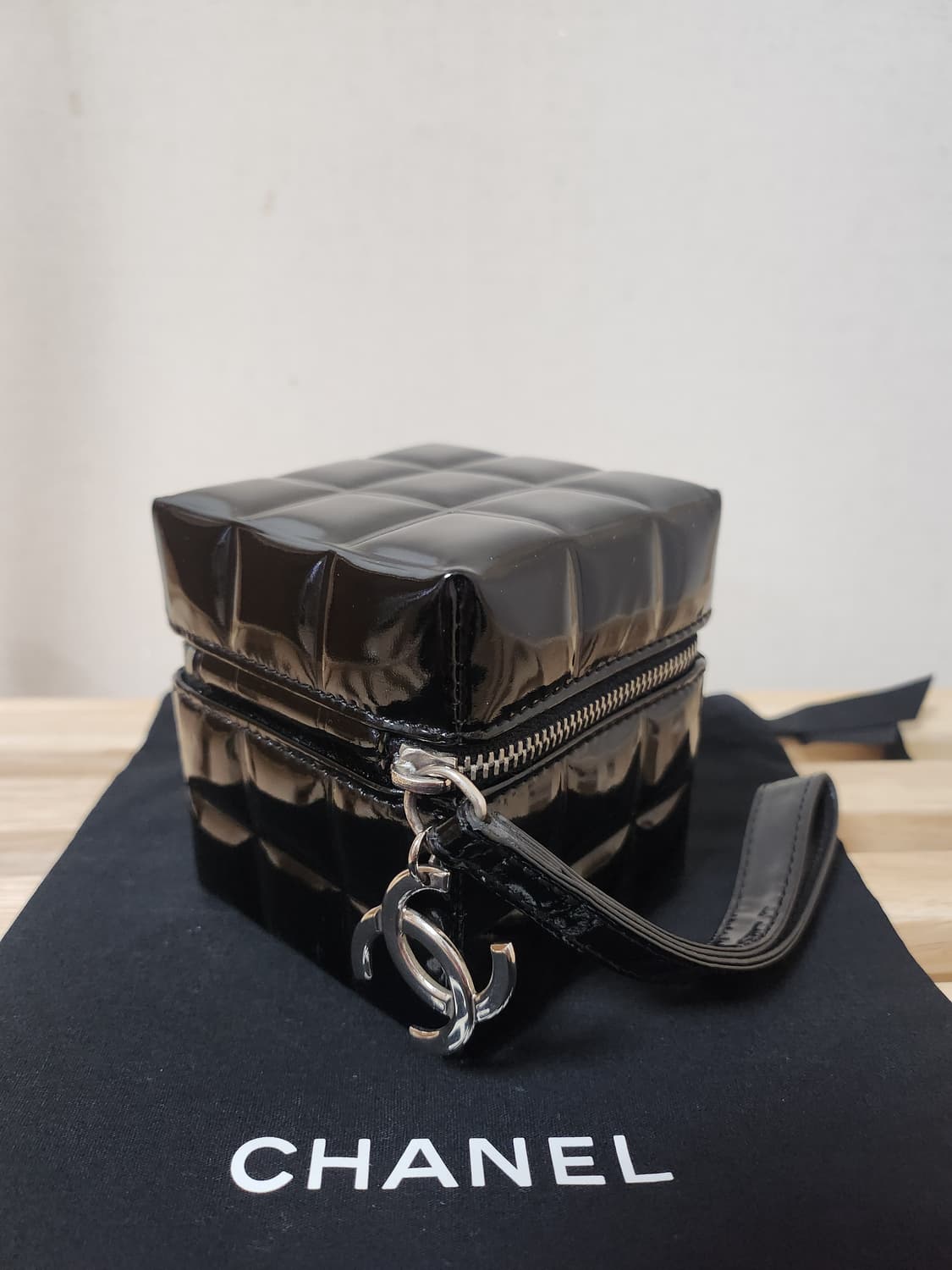 샤넬 퀼팅 페이던트 큐브백 정품 상품이미지2