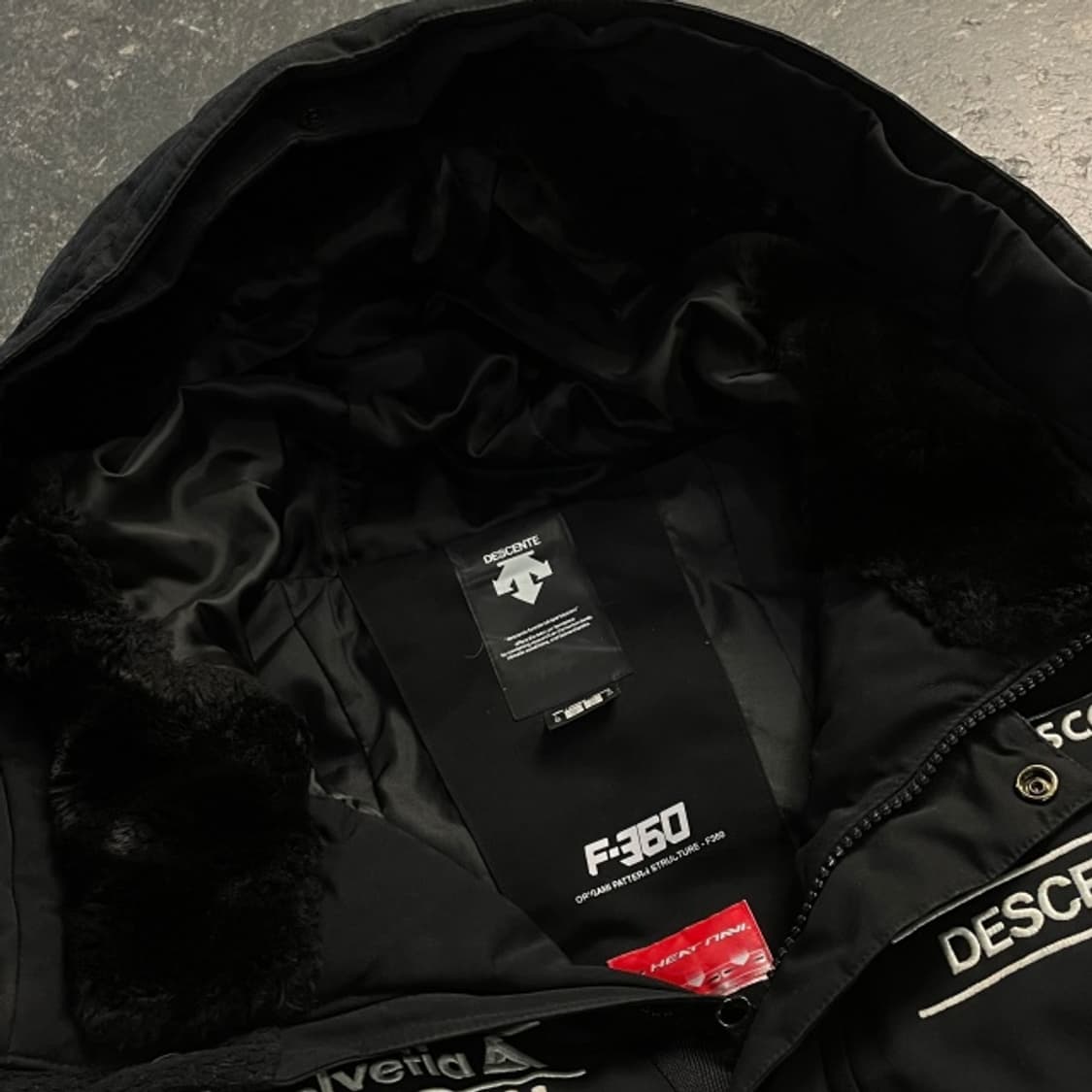 100 데상트 아우디 패딩  상품이미지3