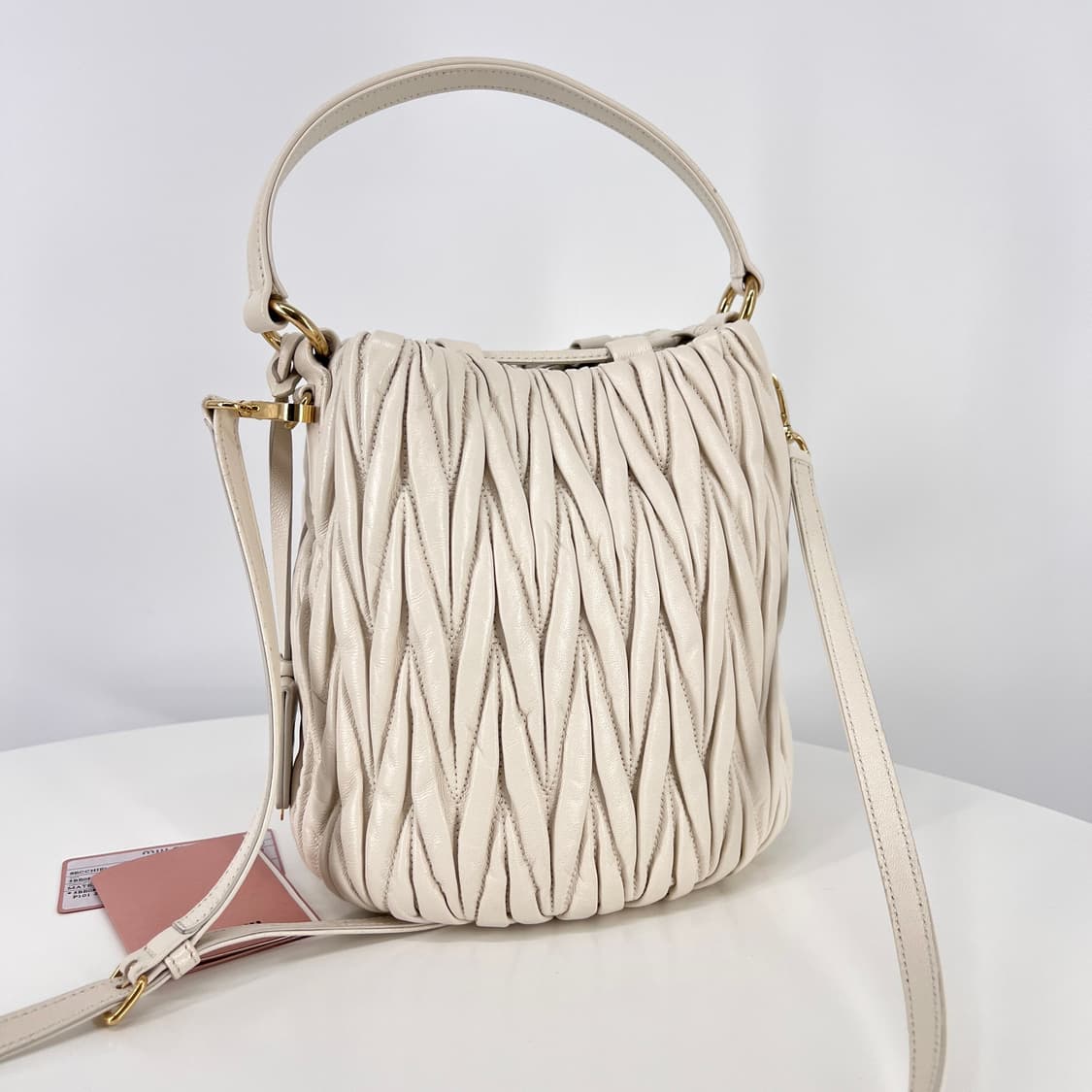 미우미우 마테라쎄 나파 버킷백 아이보리 (5BE084) 상품이미지5