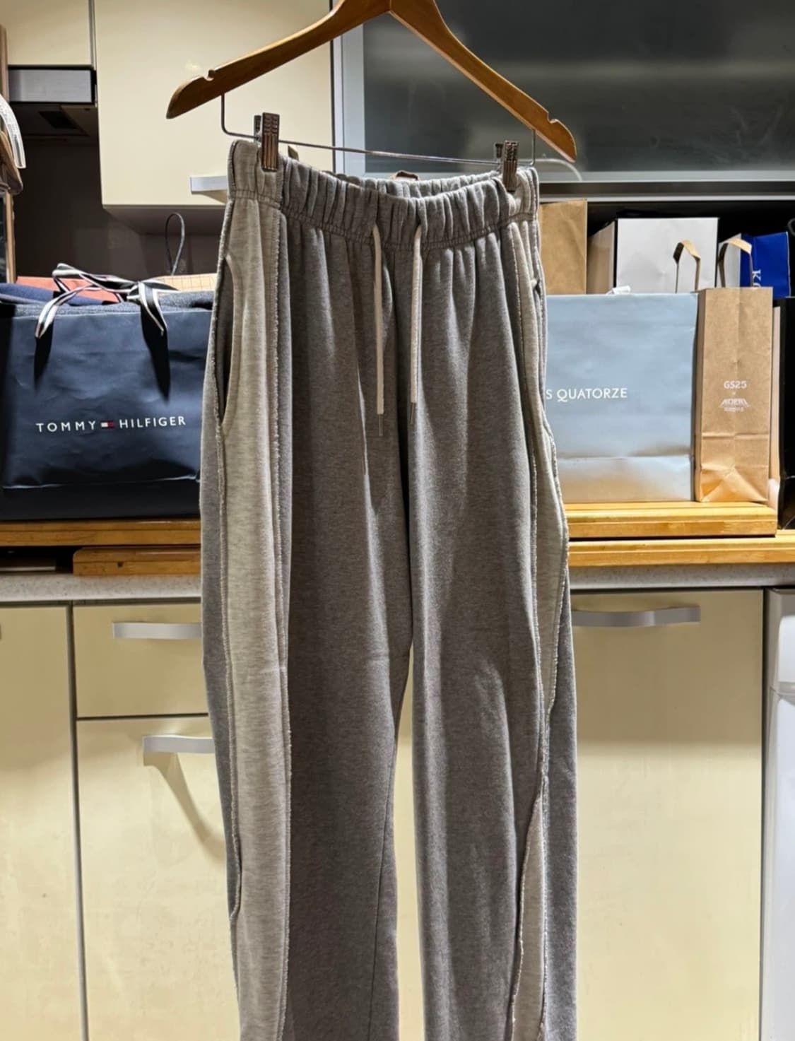 청바지, 츄리닝 등 하의 6벌 묶음 5만원 상품이미지3