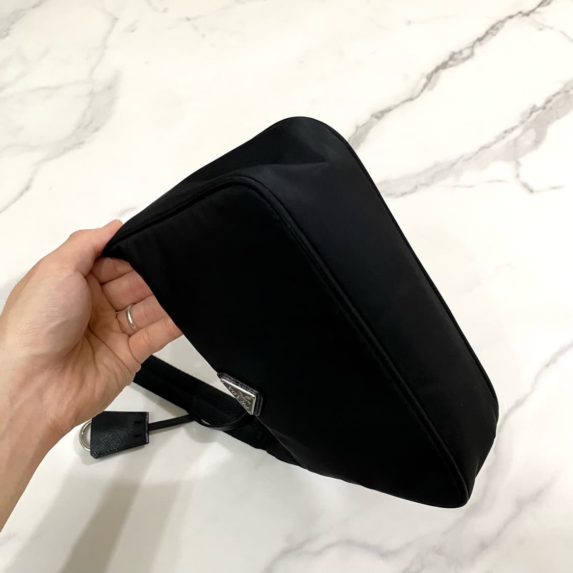 프라다 리에디션 2000 리나일론 숄더백 블랙 1NE515 상품이미지7