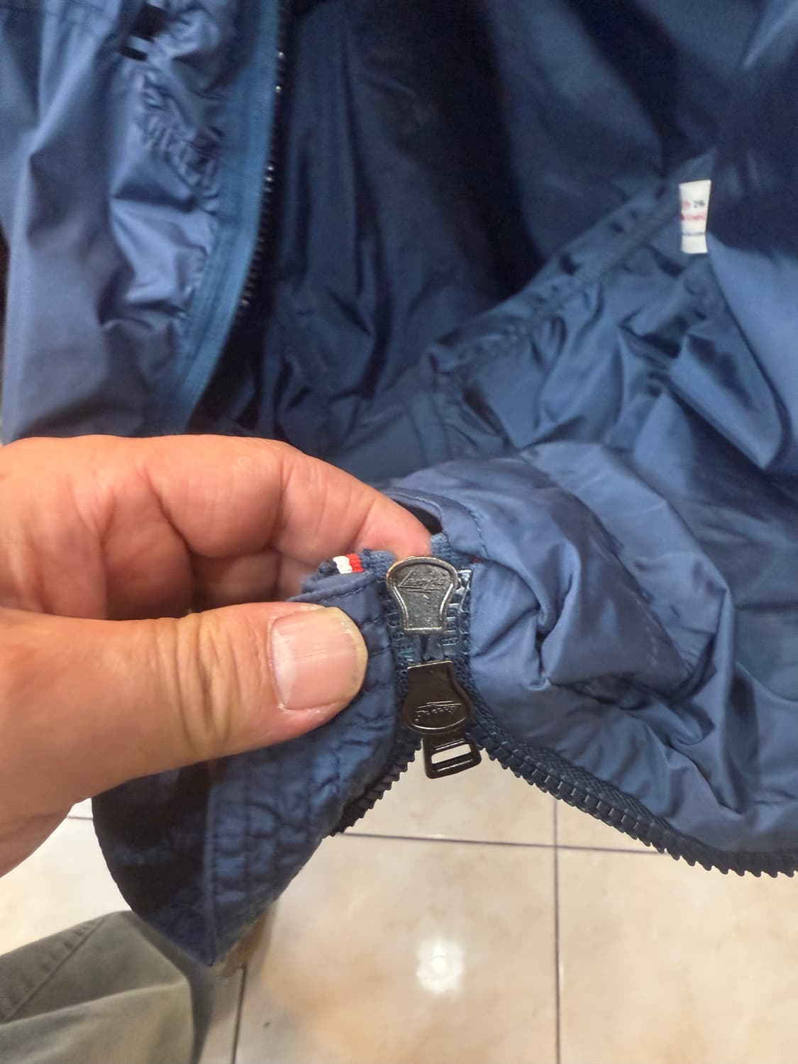 3/100 정품 몽클레어 리로이 바람막이 팝니다 상품이미지8