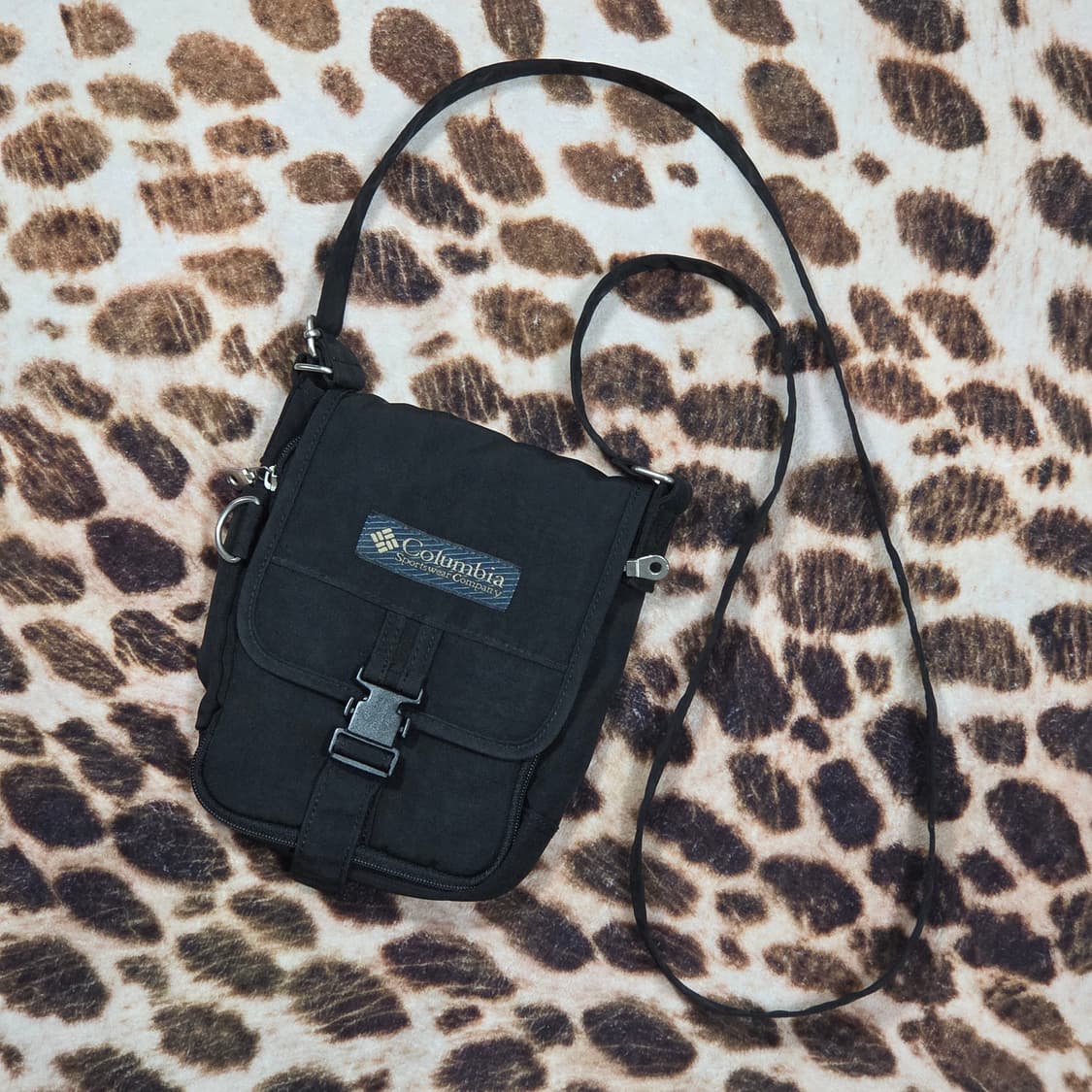 컬럼비아 코프코어 멀티포켓 테크 미니 크로스백 상품이미지2