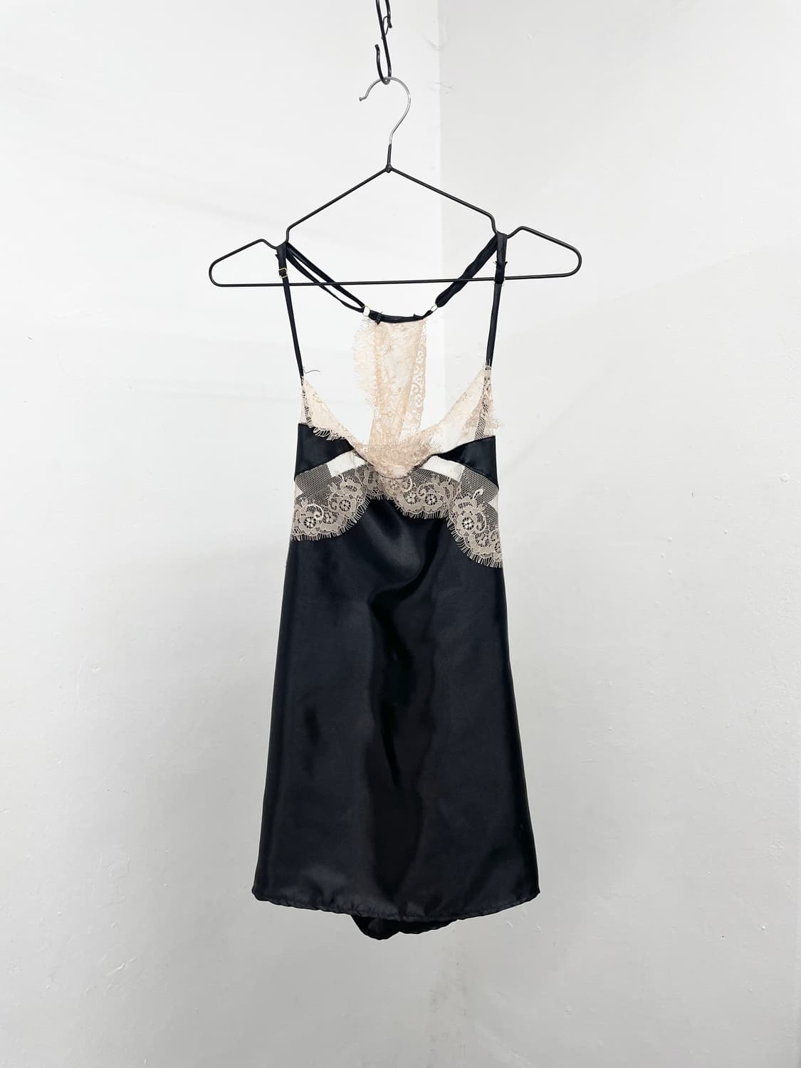 블랙 새틴 레이스 슬립 상품이미지1