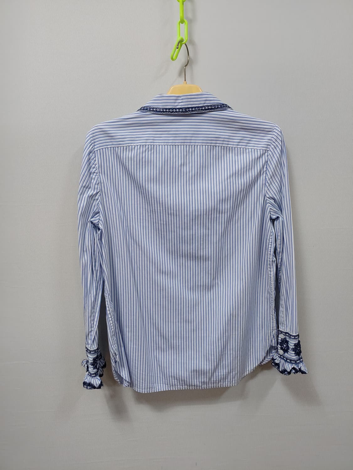 토리버치 스트라이프 셔츠 블루 플라워 자수 여성10 상품이미지2