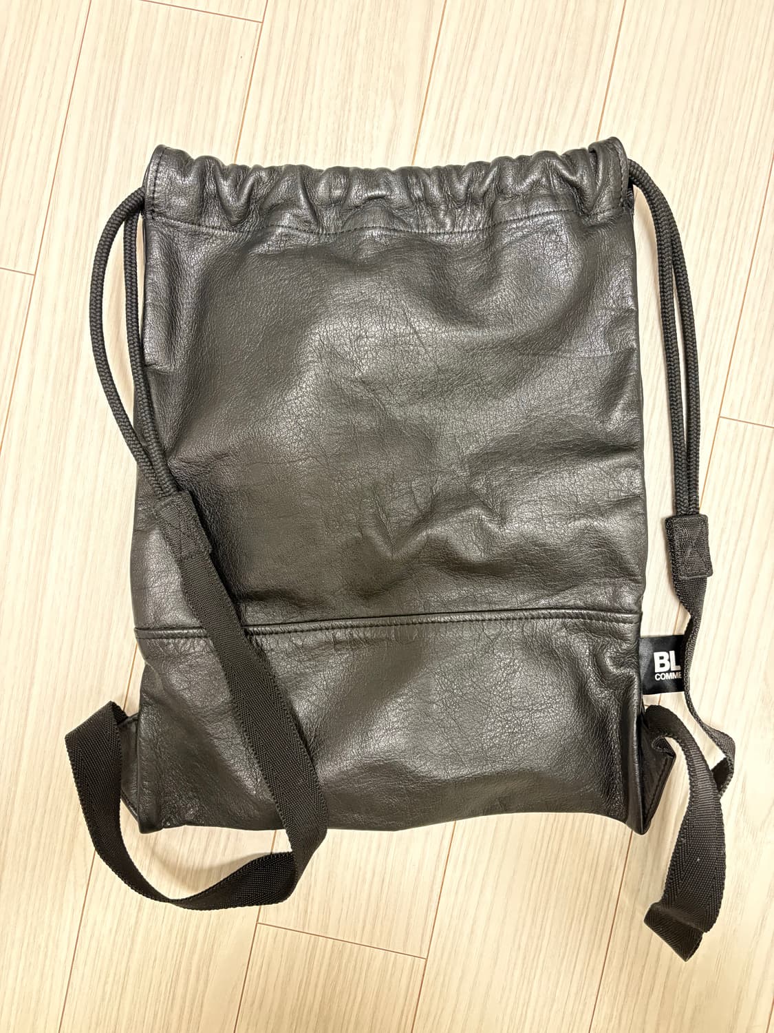 꼼데가르송 블랙 가죽 드로스트링 백팩 상품이미지4