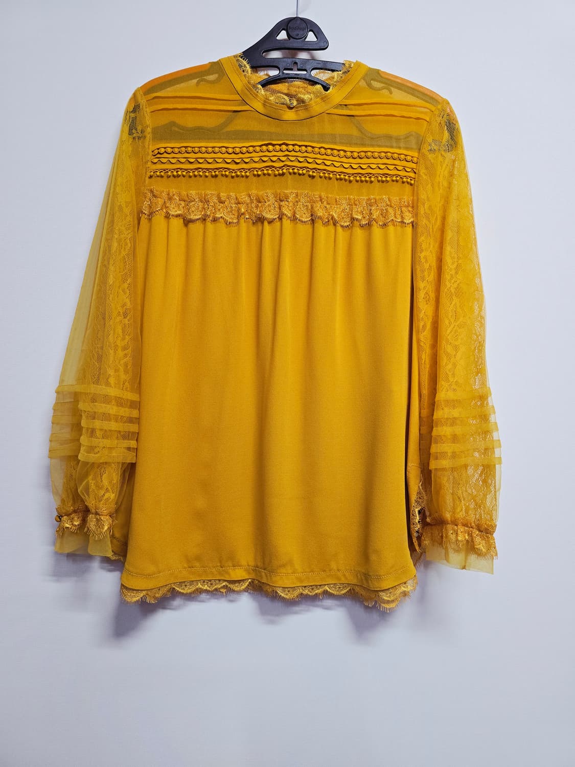 한섬 마인 레이스 펀칭 시스루 블라우스 상품이미지1