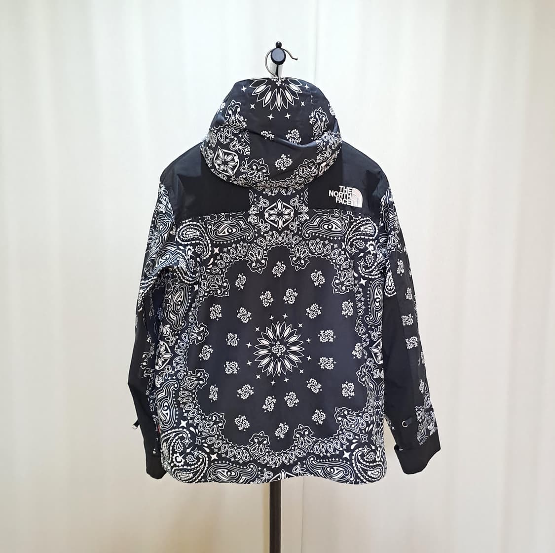 (택포) 슈프림 노스페이스 반다나 바람막이 블랙 B684 상품이미지5