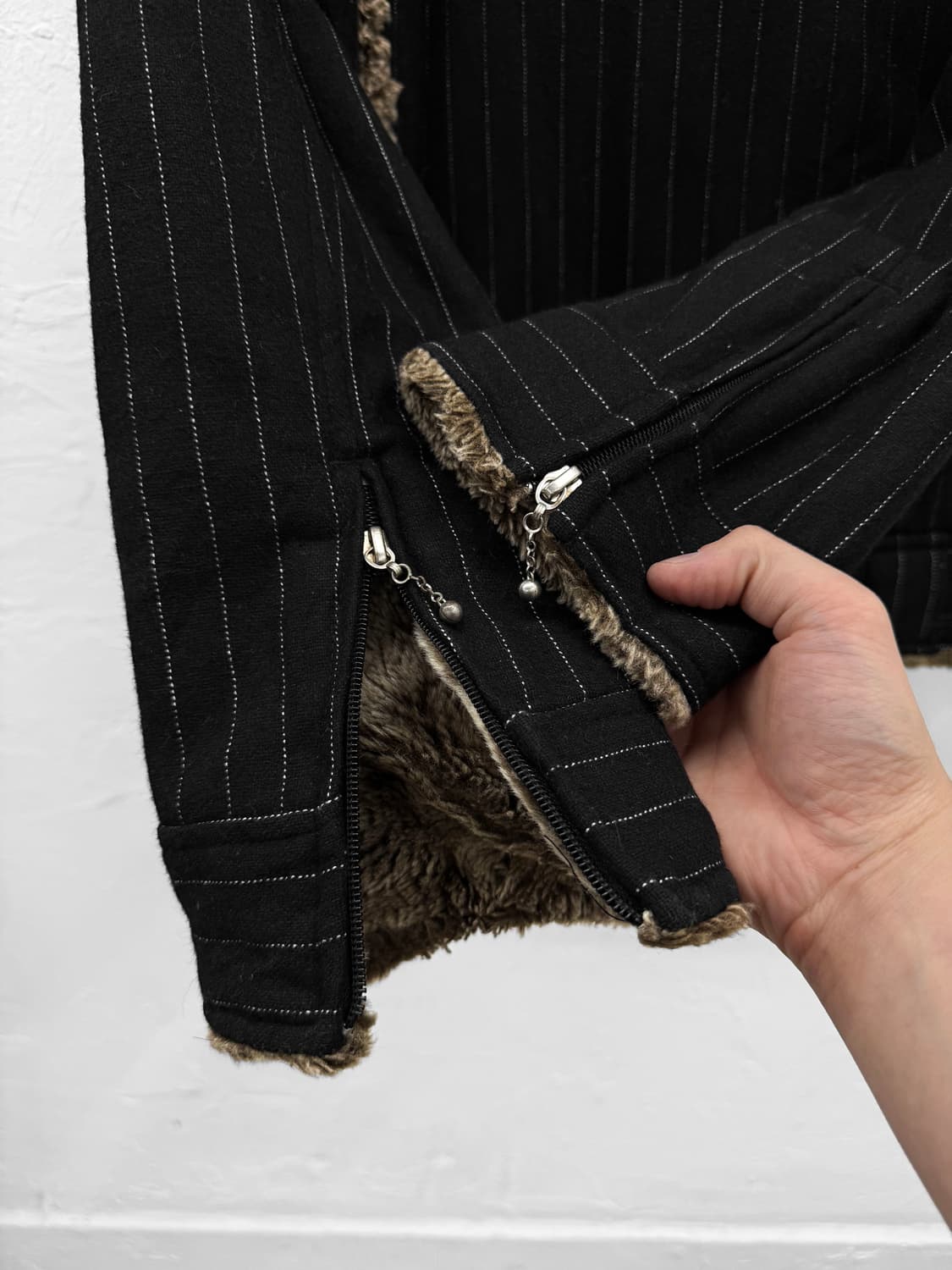 down by the water 핀 스트라이프 퍼 자켓 상품이미지6