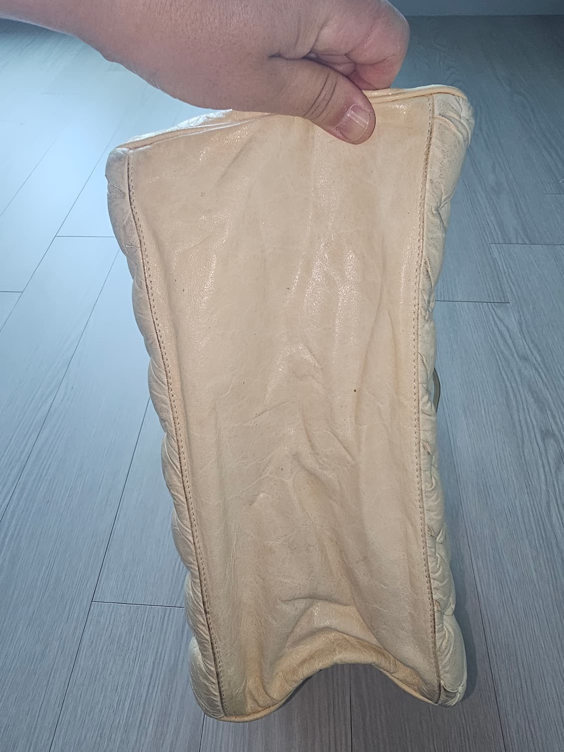 발렌시아가 마틀라세 퀼팅 토트백 아이보리 상품이미지6