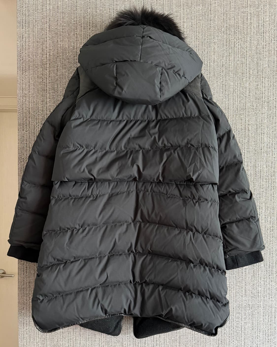 모그 MOGG 블랙 후드 구스다운 패딩 점퍼 라쿤털 탈부착 양가죽 트리밍 상품이미지8