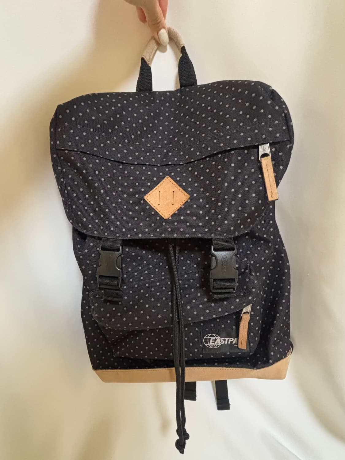 Eastpak 이스트팩 도트 스타일 백팩 상품이미지1