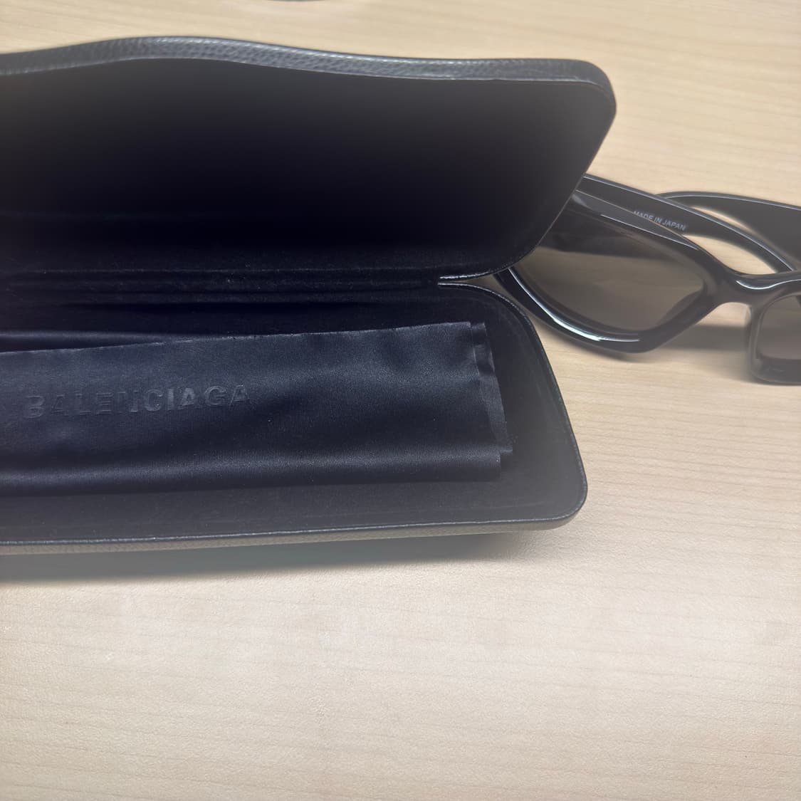 발렌시아가 스위프트 오발 선글라스 블랙 상품이미지6