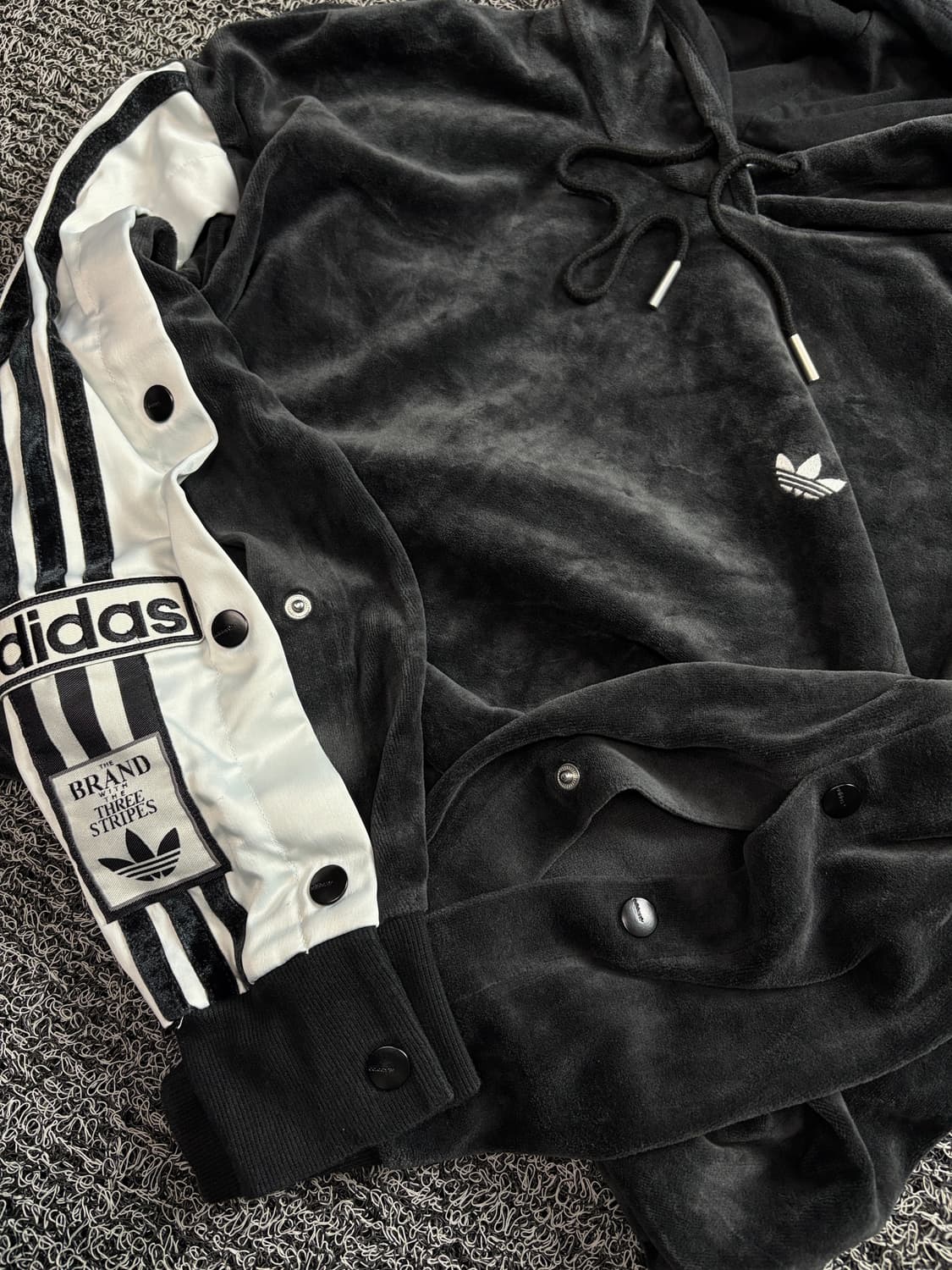 아디다스 사이드 스냅 버튼 벨벳 크롭 트랙 후드 1602 상품이미지4