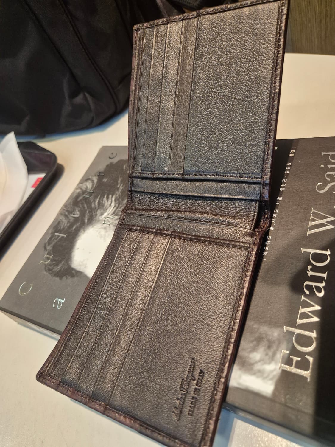 살바토레 페라가모 남성 반지갑 판매합니다 상품이미지2