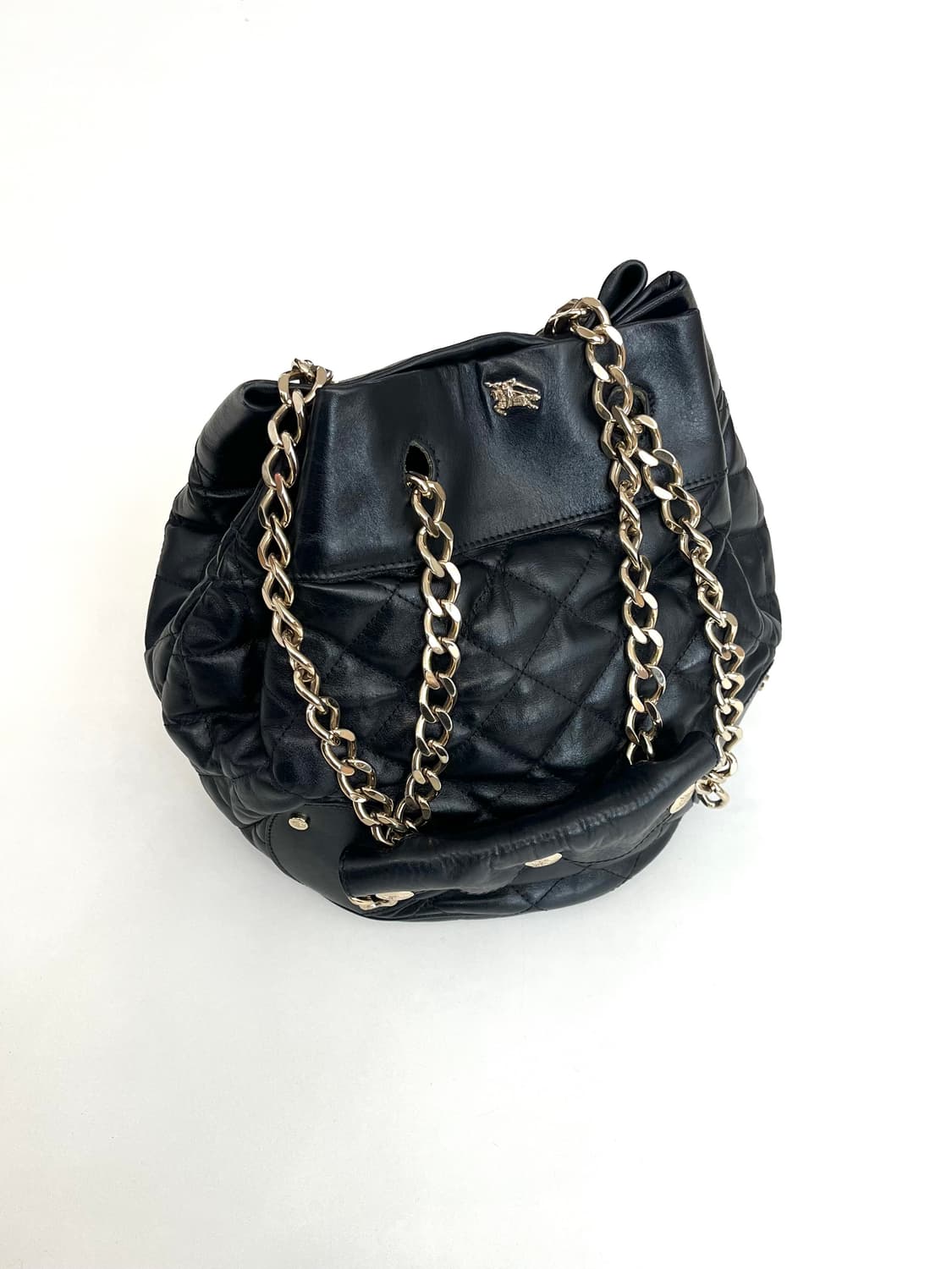 버버리 프로섬 퀄팅 레더 체인 버킷백 상품이미지4