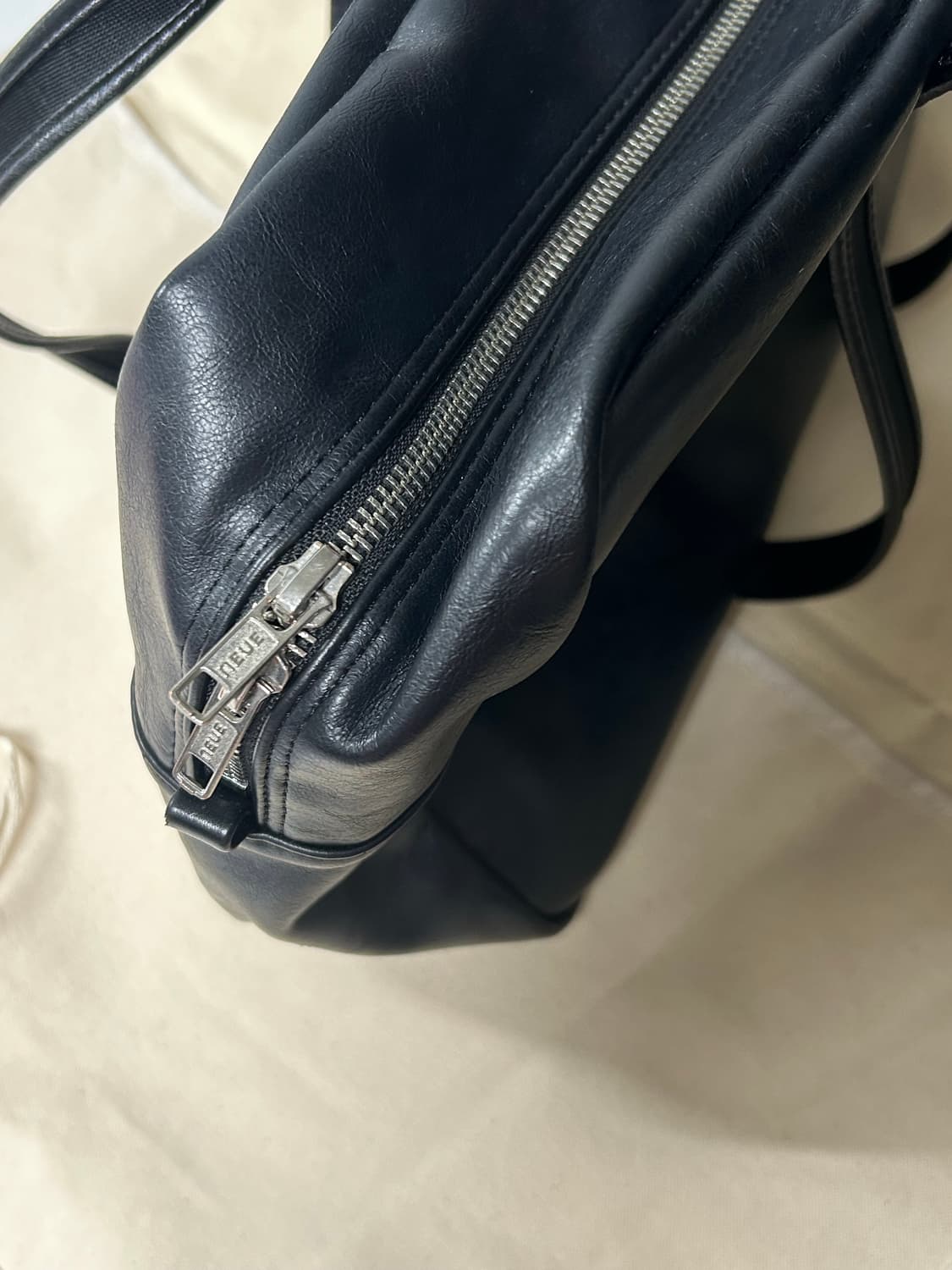 노이에 NEUE 보스턴백 M size black 상품이미지3