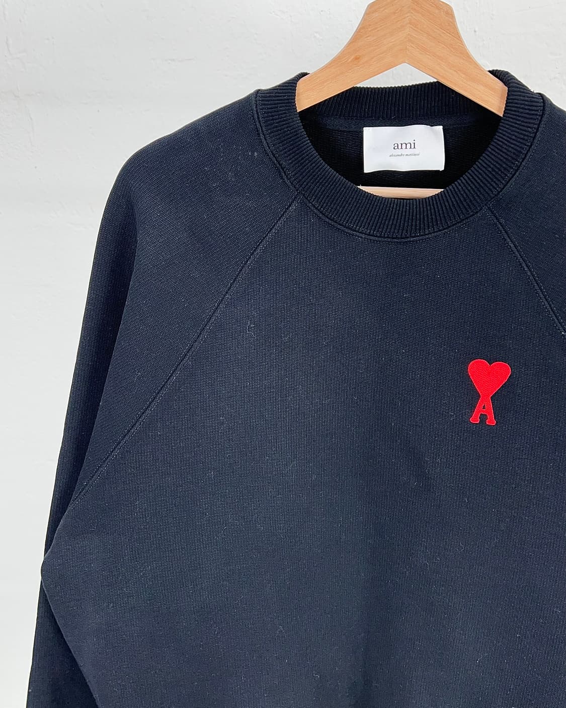 아미 21ss 블랙 스몰 하트로고 크루넥 스웨트 셔츠 상품이미지2