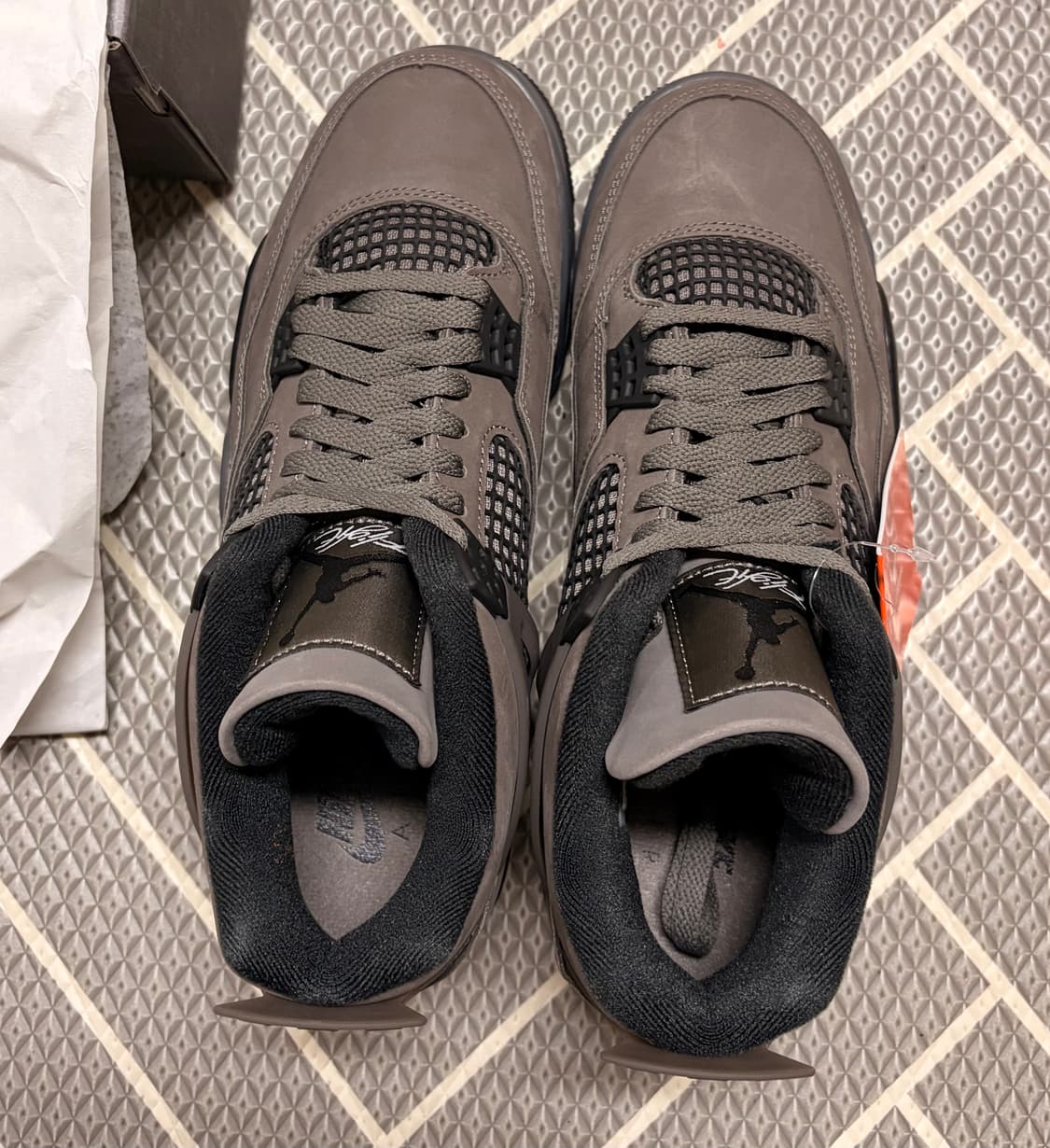 에어 조던4 레트로 케이브 스톤 상품이미지3