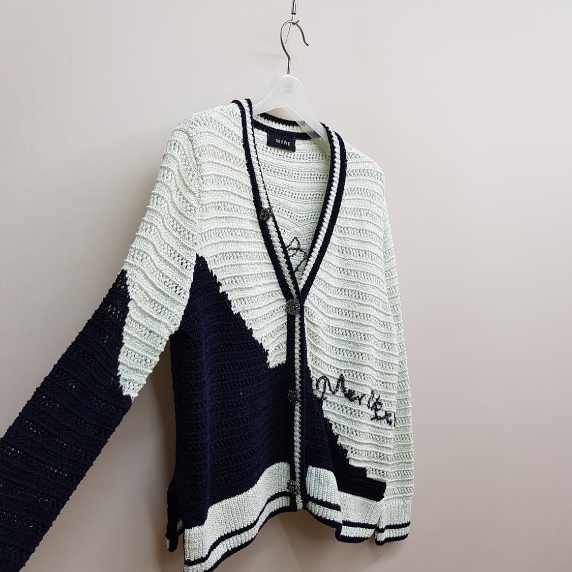 한섬 마인 2022 아트워크 브이넥 가디건 F사이즈 상품이미지3