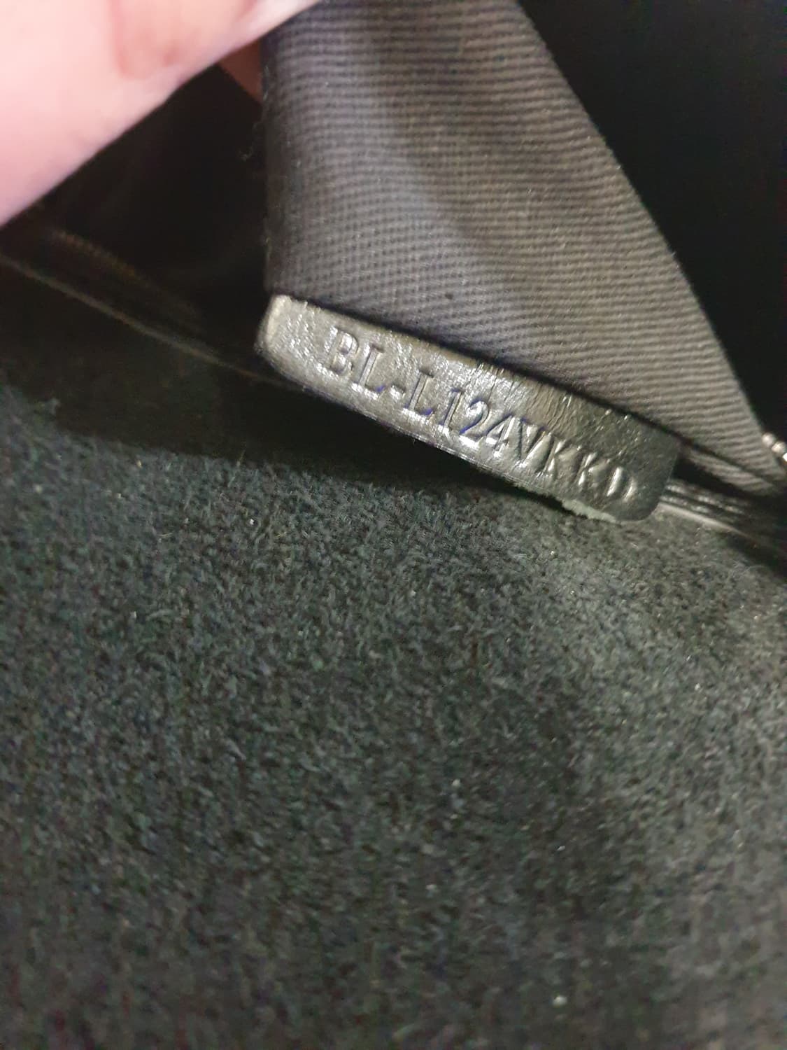 발렌티노 가라바니 락스터드 크로스백 스몰 블랙 상품이미지8