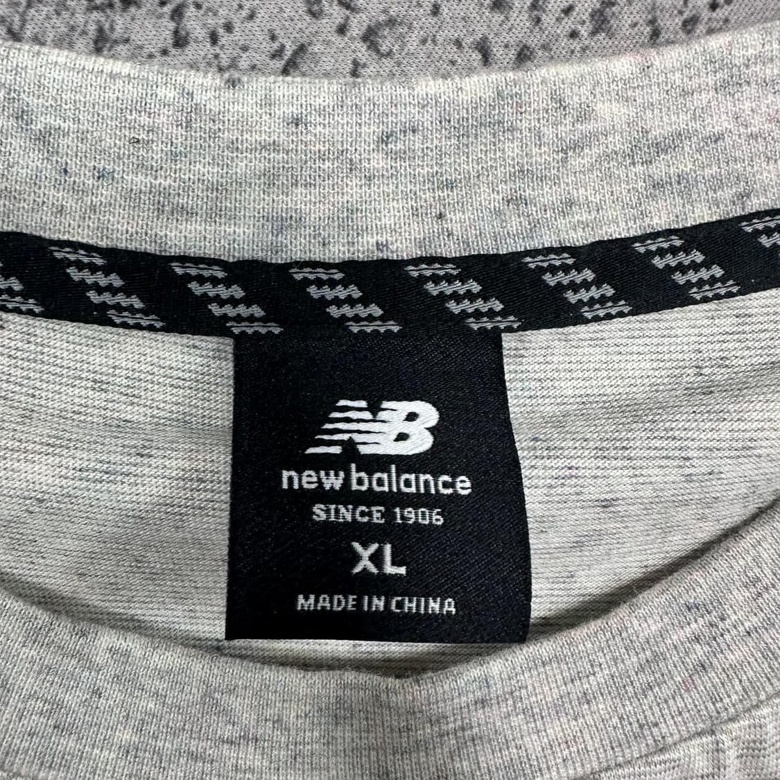 ✨ (바배) 뉴발란스 포켓 지퍼 그레이 반팔티  상품이미지3