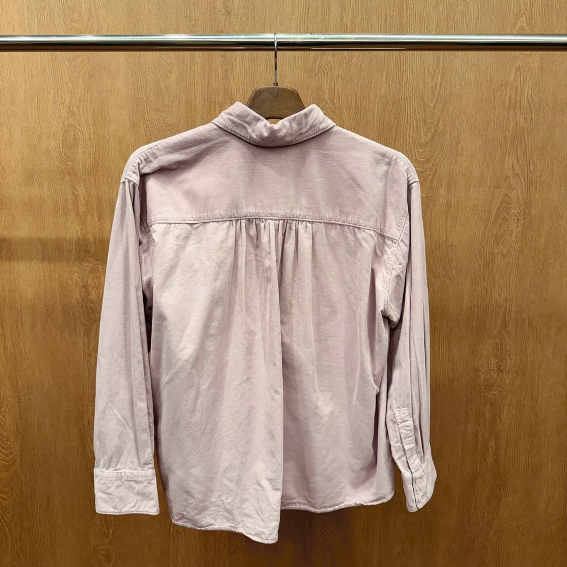 리바이스 베이직 긴팔 셔츠 버튼업 포켓 디테일 루즈핏 연핑크 상품이미지3