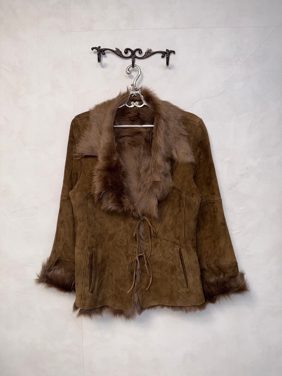 Ash brown lamb skin fur strap mustang  상품이미지4