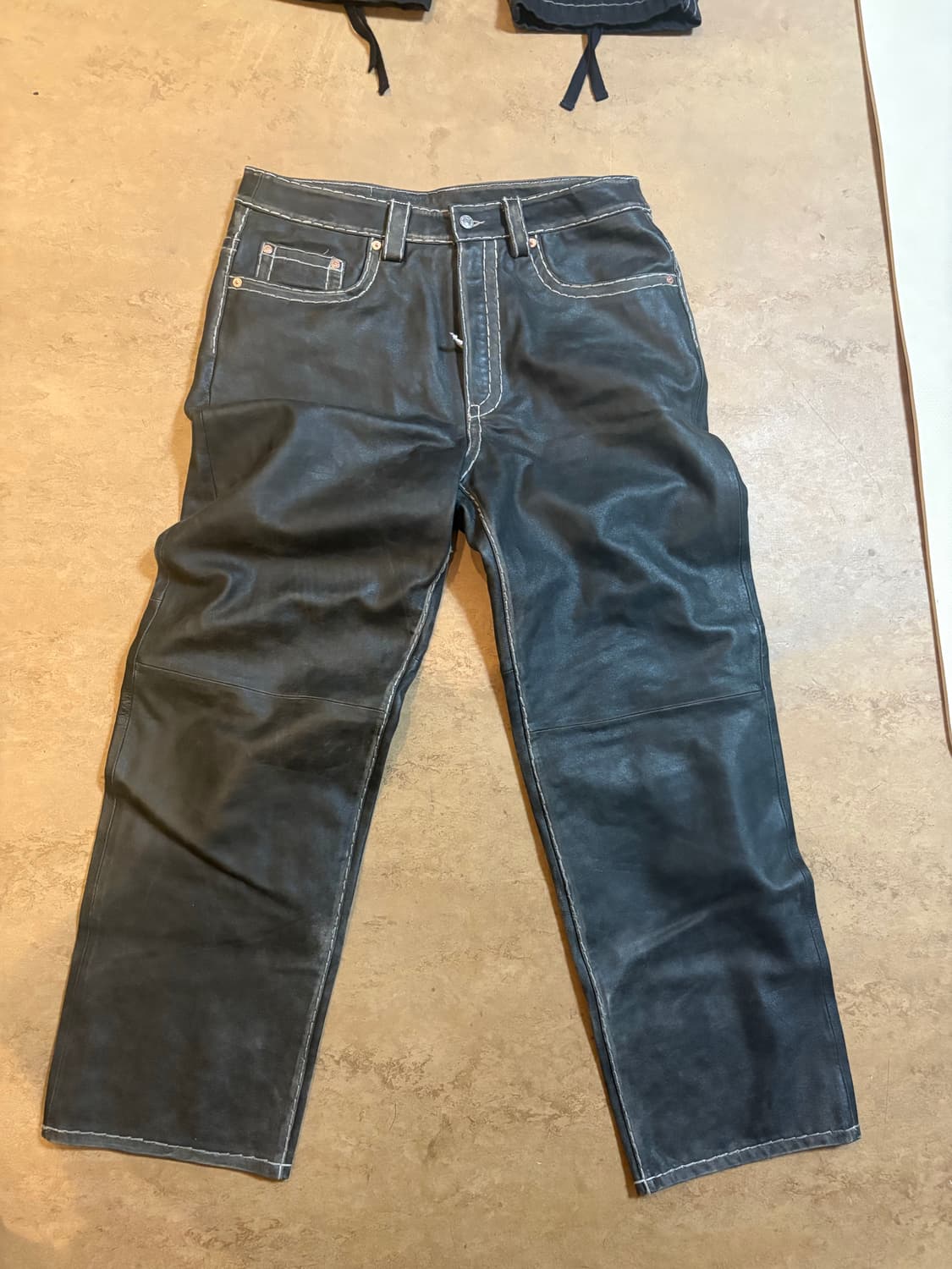 슈프림 x 트루릴리전 루즈 레더팬츠 25fw 상품이미지3