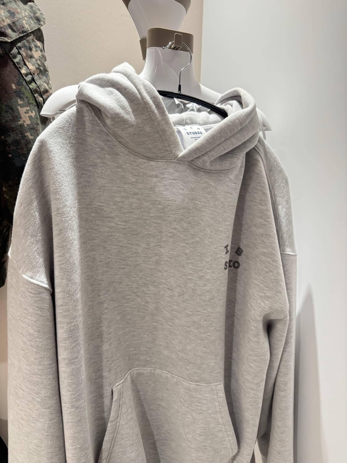 아이앱 스튜디오 후드 라이트 그레이 판매합니다. 상품이미지4