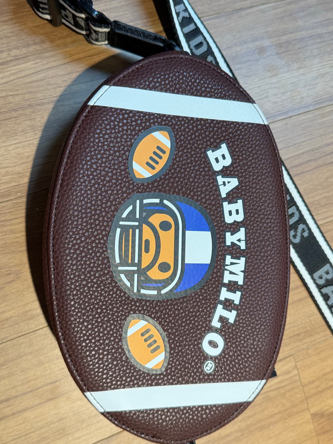 베이프 베이비마일로 럭비공 크로스백 상품이미지1