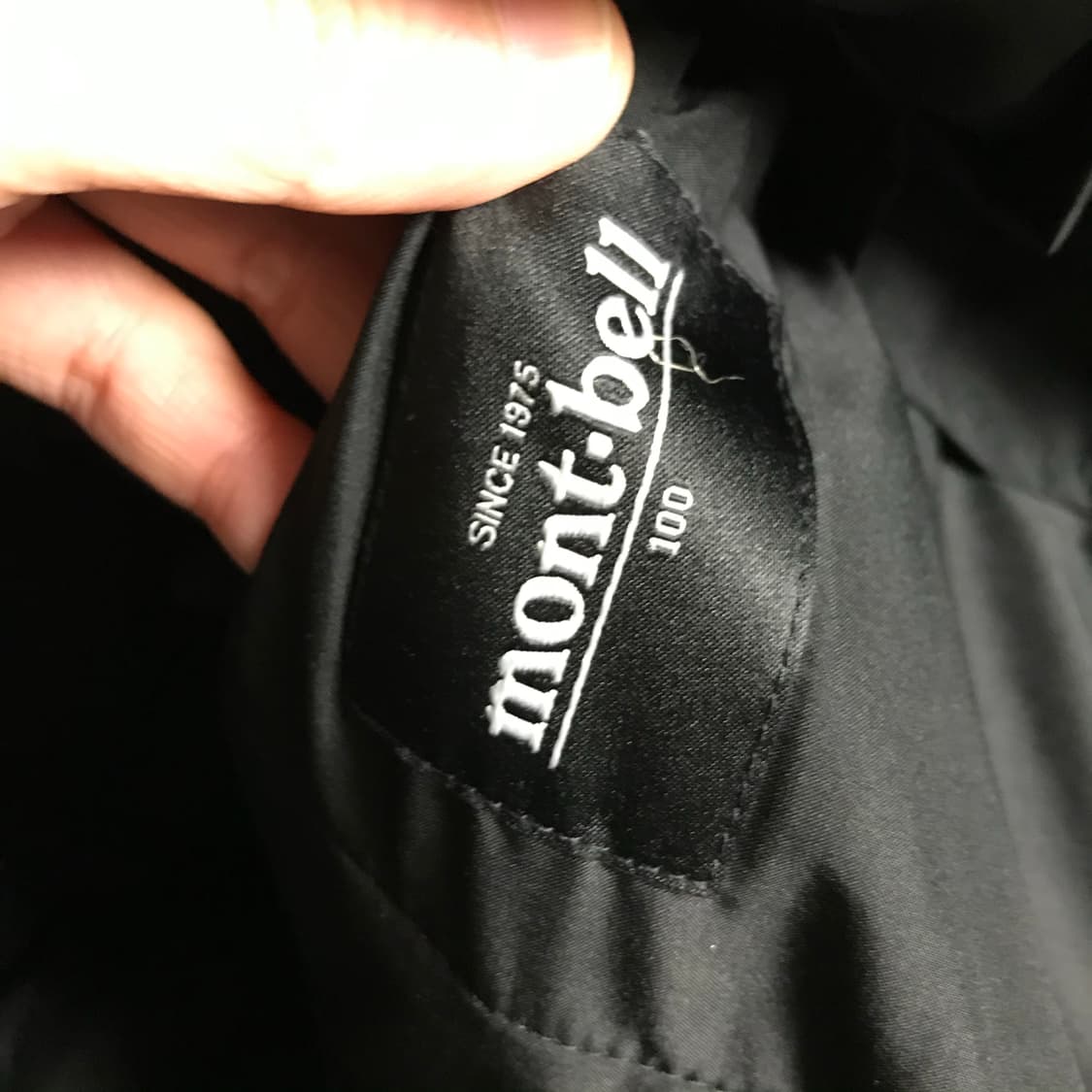 몽벨 검정 패딩점퍼 상품이미지3