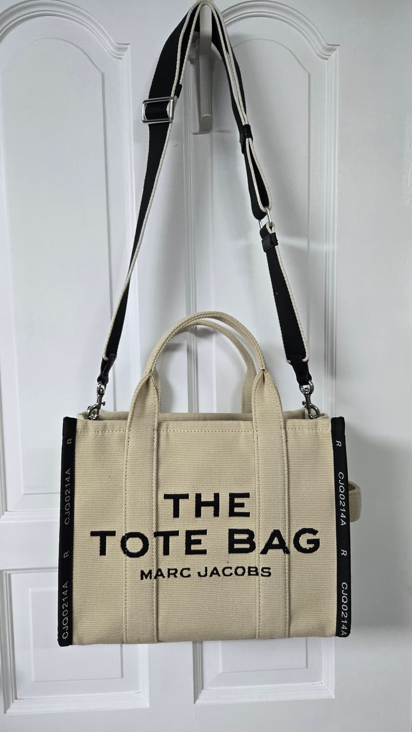 마크제이콥스 자카드 더 토트백 미듐 상품이미지1