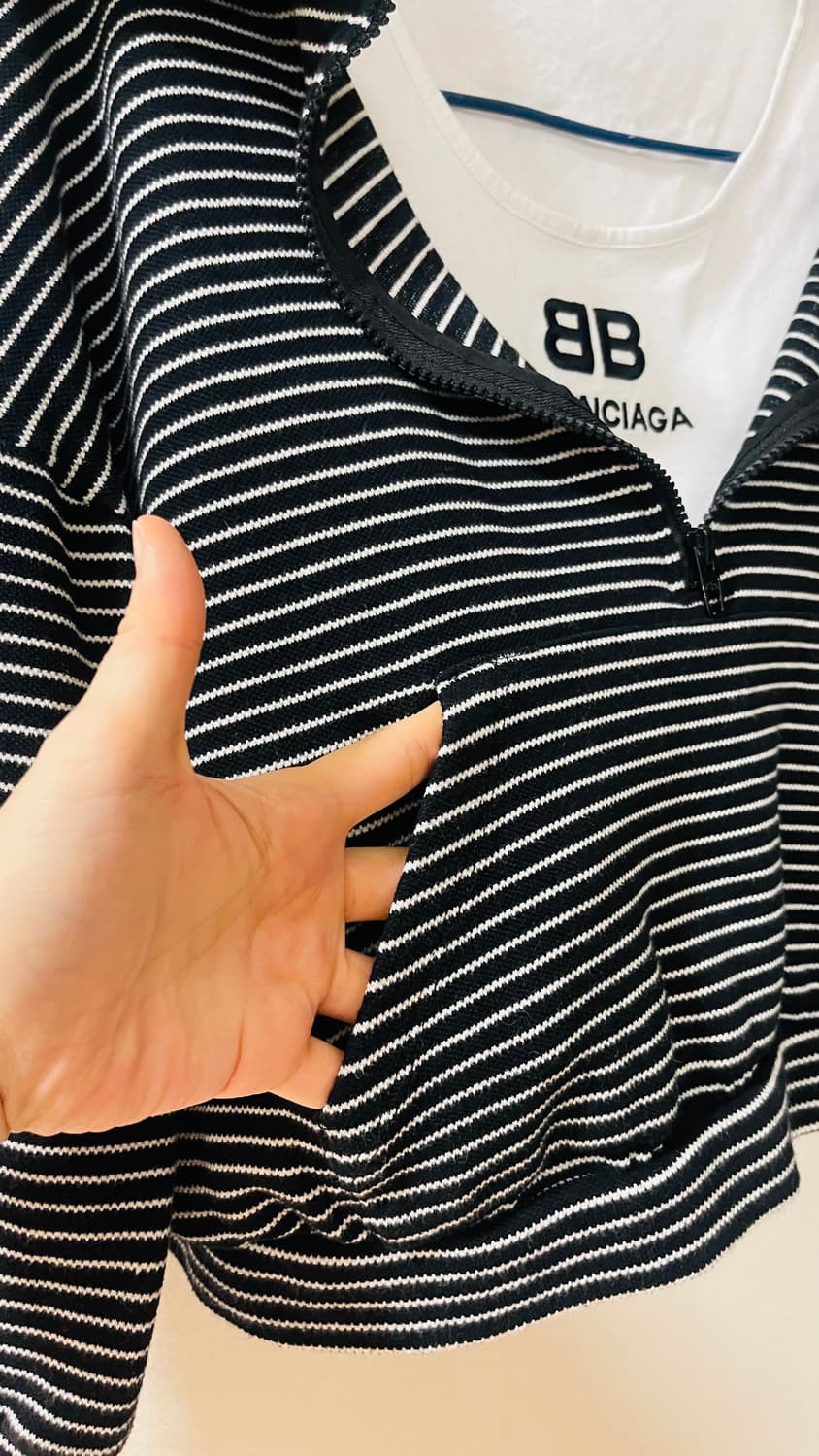 발렌시아가 스트라이프 반집업 크롭 맨투맨 S 내부 나시티와 맨투맨 일체형 상품이미지3