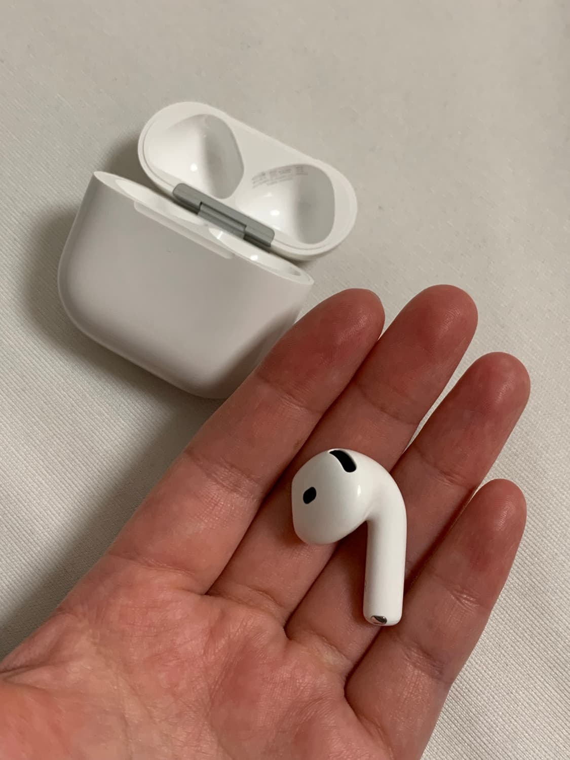 에어팟4 노캔 본체 + 오른쪽 상품이미지2