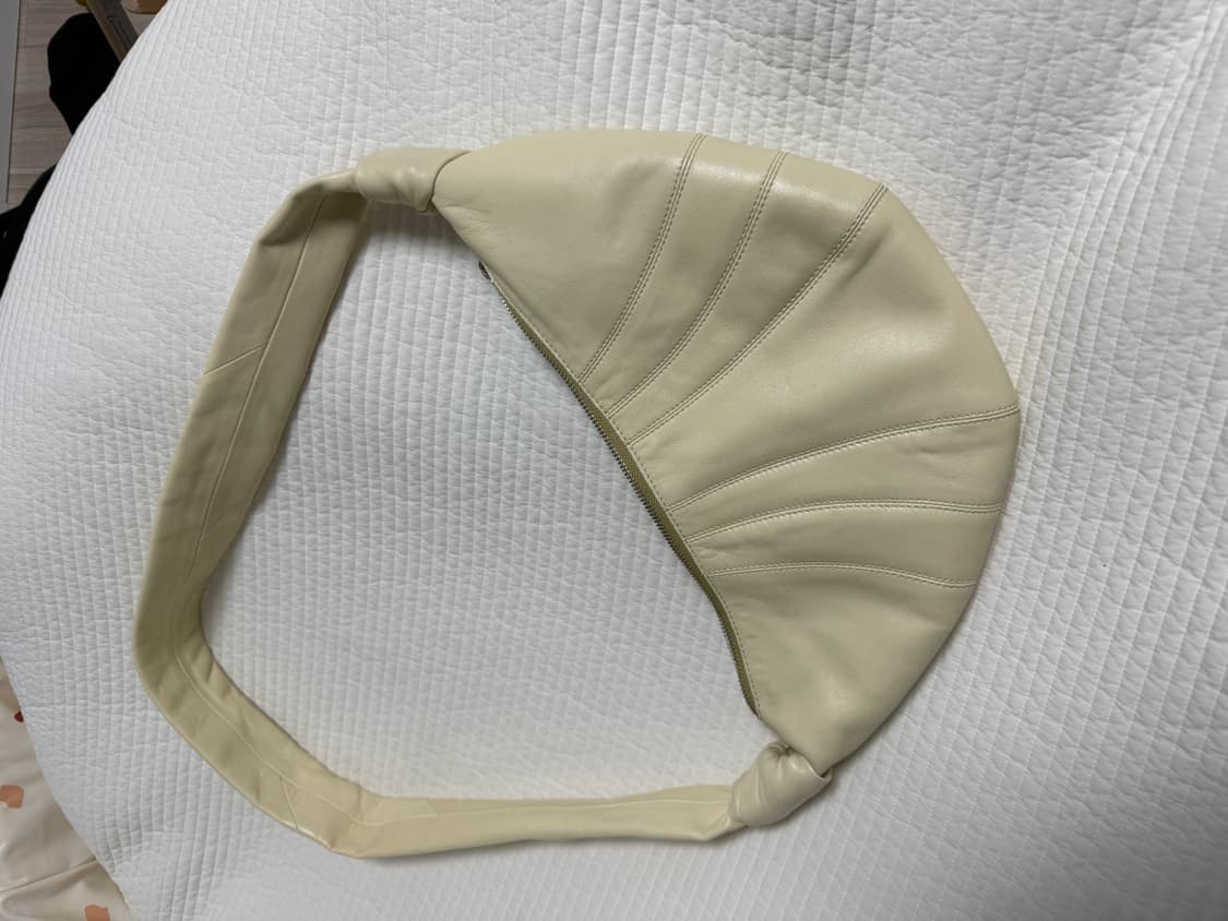 르메르 크로와상 아이보리 스몰 상품이미지1