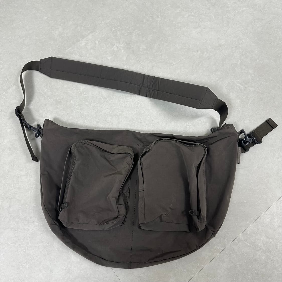 아미아칼바 메신저백 그레이 상품이미지1