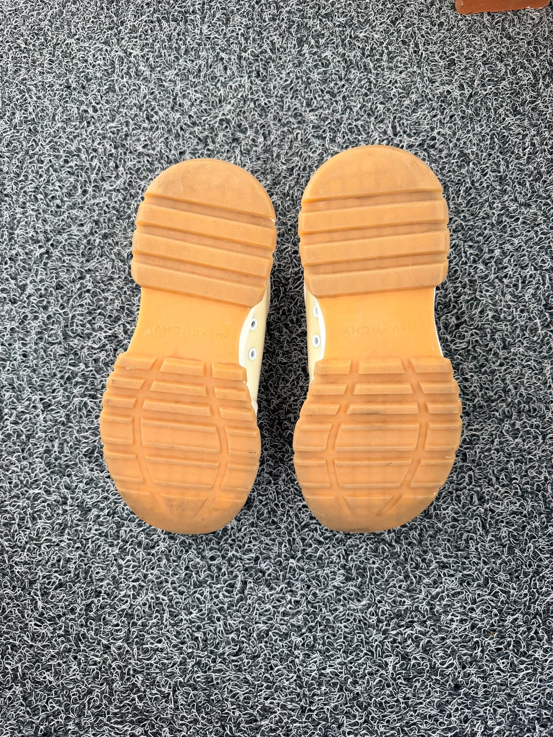 지방시(Givenchy) GIV 1 스니커즈 - 라이트 베이지 & 스웨이 상품이미지5