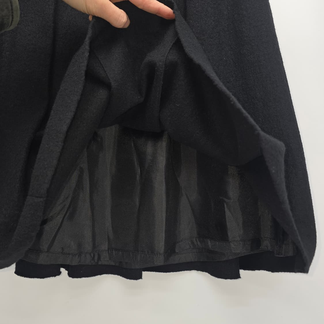 ANA CAPRI 블랙 모 플리츠 미디 스커트 상품이미지3