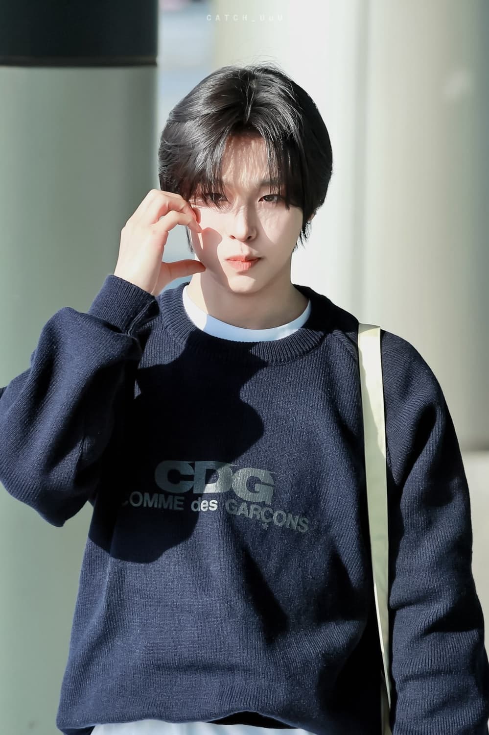 리쿠 착용 CDG 라운드넥 스쿨 풀오버 네이비 상품이미지1