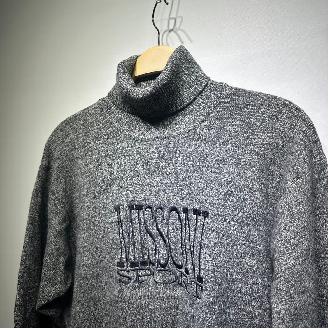 미쏘니 스포츠 니트 목폴라 판매합니다 상품이미지2