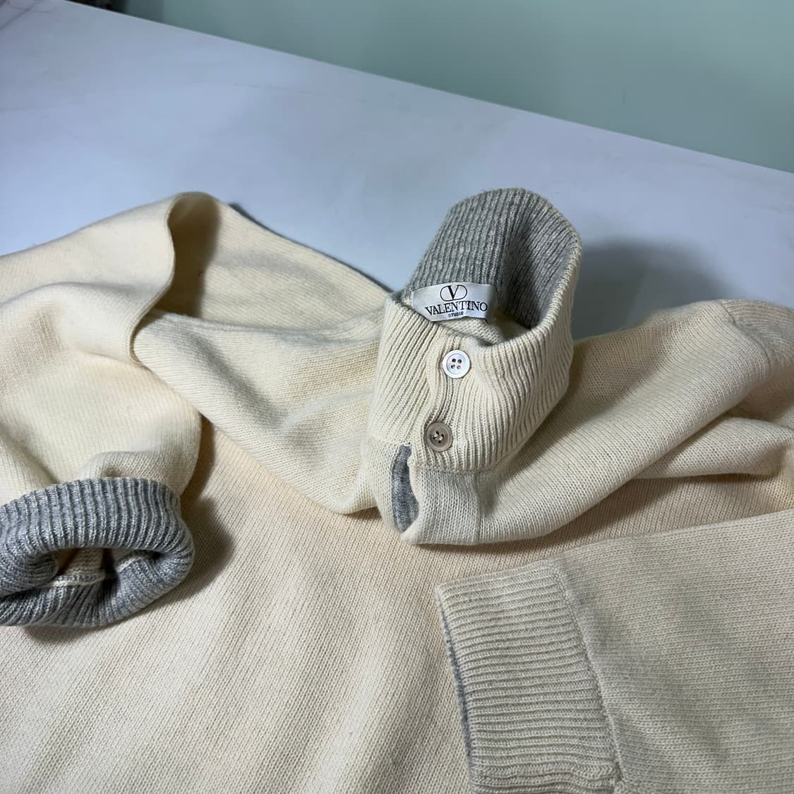 L 발렌티노 아이보리 라나버진 울 헨리넥니트 상품이미지1