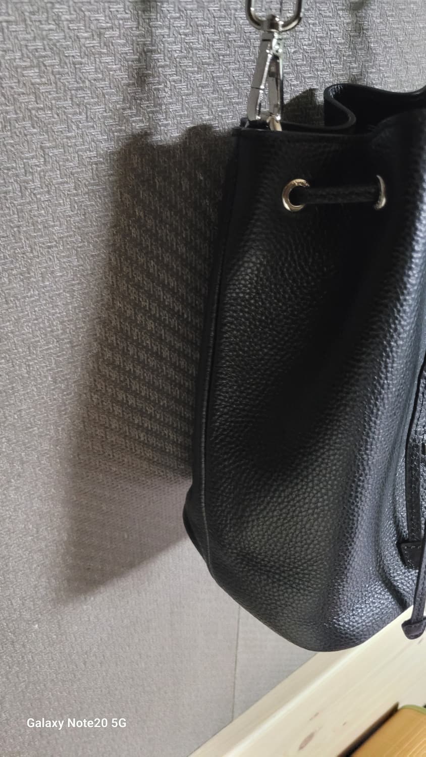 프라다 다이노 버킷 숄더백 상품이미지3